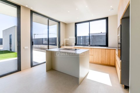 Villa for sale in Sitges, Barcelona, Spain 5 bedrooms, 305 sq.m. No. 164887 - photo 12