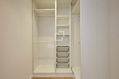 Apartment for sale in Barcelona, Spain 2 bedrooms, 77 sq.m. No. 164892 - photo 4