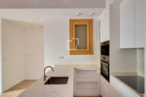 Apartment for sale in Barcelona, Spain 2 bedrooms, 77 sq.m. No. 164892 - photo 11