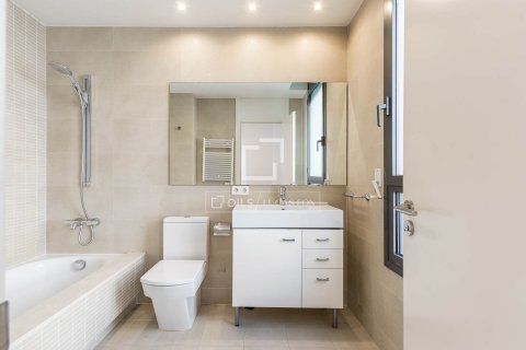 Продажа квартиры в Барселона, Испания 3 спальни, 95м2 №164891 - фото 30