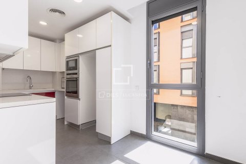 Продажа квартиры в Барселона, Испания 3 спальни, 95м2 №164891 - фото 23