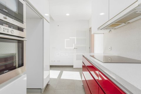 Продажа квартиры в Барселона, Испания 3 спальни, 95м2 №164891 - фото 22