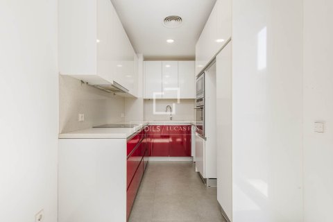 Продажа квартиры в Барселона, Испания 3 спальни, 95м2 №164891 - фото 19