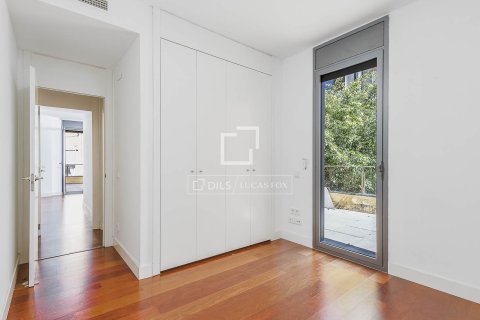 Продажа квартиры в Барселона, Испания 3 спальни, 95м2 №164891 - фото 8