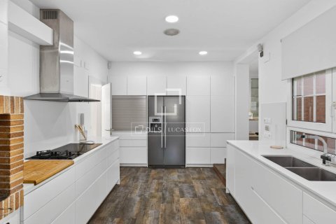 Villa for sale in Argentona, Barcelona, Spain 5 bedrooms, 560 sq.m. No. 164893 - photo 12