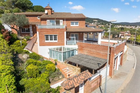 Villa in Argentona, Barcelona, Spain 5 bedrooms, 560 sq.m. No. 164893