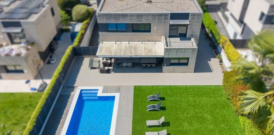 House in Sant Andreu de Llavaneres, Barcelona, Spain 5 bedrooms, 578 sq.m. No. 168478