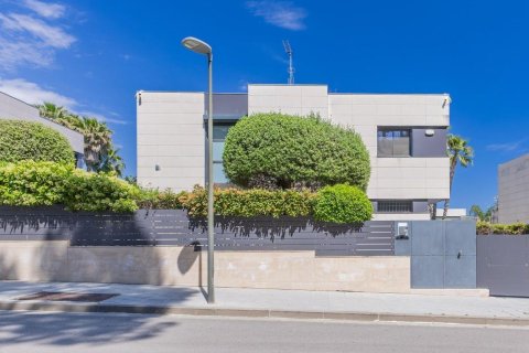 House for sale in Sant Andreu de Llavaneres, Barcelona, Spain 5 bedrooms, 578 sq.m. No. 168478 - photo 5