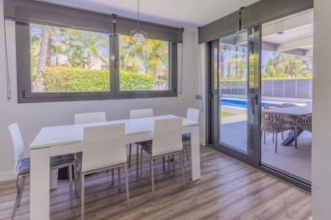 House for sale in Sant Andreu de Llavaneres, Barcelona, Spain 5 bedrooms, 578 sq.m. No. 168478 - photo 18