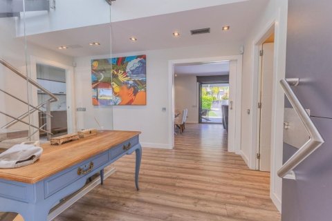 House for sale in Sant Andreu de Llavaneres, Barcelona, Spain 5 bedrooms, 578 sq.m. No. 168478 - photo 10