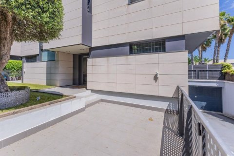 House for sale in Sant Andreu de Llavaneres, Barcelona, Spain 5 bedrooms, 578 sq.m. No. 168478 - photo 7