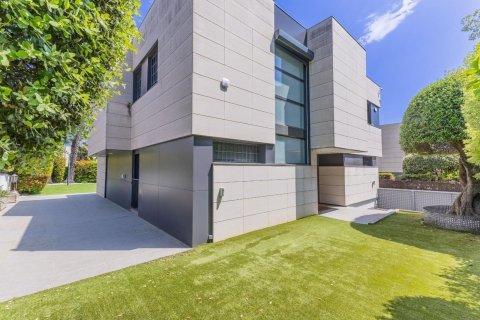 House for sale in Sant Andreu de Llavaneres, Barcelona, Spain 5 bedrooms, 578 sq.m. No. 168478 - photo 6