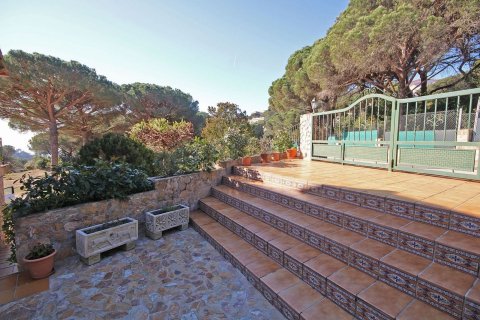 Dom w Lloret de Mar, Girona, Hiszpania 4 sypialnie, 350 mkw. nr 168484 – zdjęcie 18