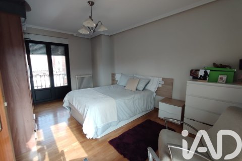 Duplex for sale in Astorga, Leon, Spain 2 bedrooms, 118 sq.m. No. 185143 - photo 18