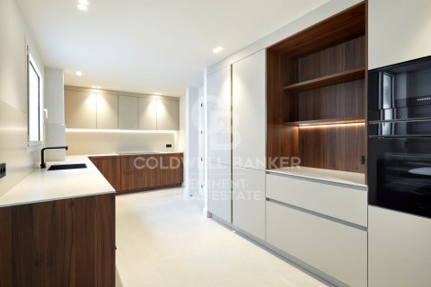 Kattohuoneisto myytävänä Barcelona, Espanja, 4 makuuhuonetta, 440 m2 No. 178384 - kuva 17