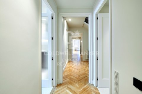 Kattohuoneisto myytävänä Barcelona, Espanja, 4 makuuhuonetta, 440 m2 No. 178384 - kuva 14
