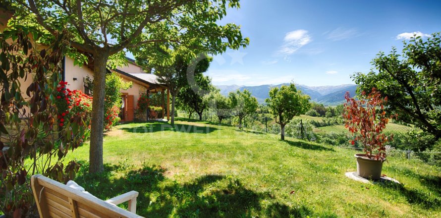 Talo Espanja 4 makuuhuonetta, 300 m2 No. 178387