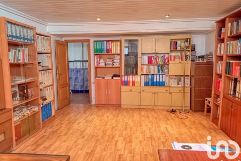 Hus till salu i San Vicente del Raspeig, Alicante, Spanien 6 sovrum, 345 kvm. Nr. 154242 - foto 16