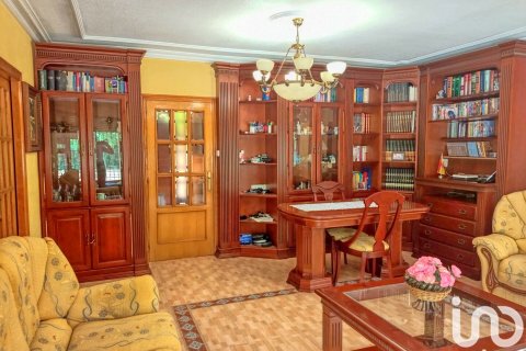 Hus till salu i San Vicente del Raspeig, Alicante, Spanien 6 sovrum, 345 kvm. Nr. 154242 - foto 7