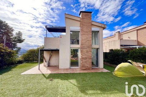 Сasa en Corbera de Llobregat, Barcelona, España 4 dormitorios, 245 m2 No. 154245