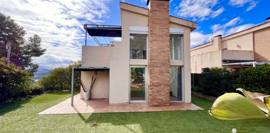 Dom w Corbera de Llobregat, Barcelona, Hiszpania 4 sypialnie, 245 mkw. nr 154245