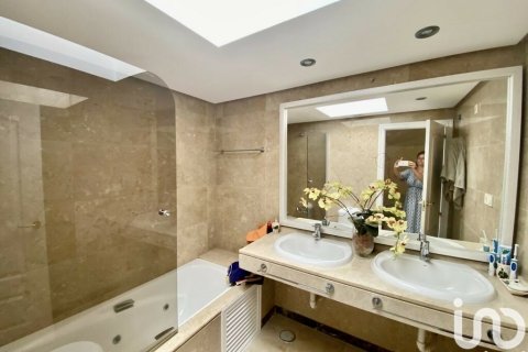 Apartment à vendre à Castillo de la Duquesa, Malaga, Espagne, 3 chambres, 194 m2 No. 154240 - photo 9