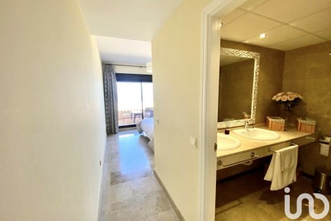 Apartment à vendre à Castillo de la Duquesa, Malaga, Espagne, 3 chambres, 194 m2 No. 154240 - photo 12