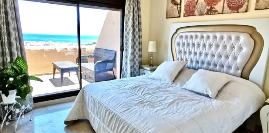 Apartment à Castillo de la Duquesa, Malaga, Espagne 3 chambres, 194 m2 No. 154240