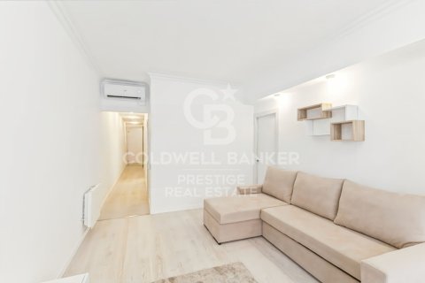 Apartment à vendre à Barcelona, Espagne, 4 chambres, 111 m2 No. 157294 - photo 2