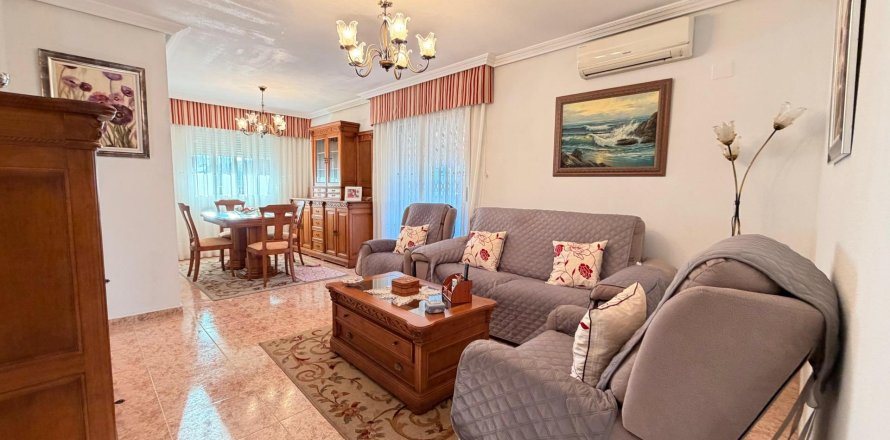 Apartamento en Torrevieja, Alicante, España 3 dormitorios, 86 m2 No. 149301