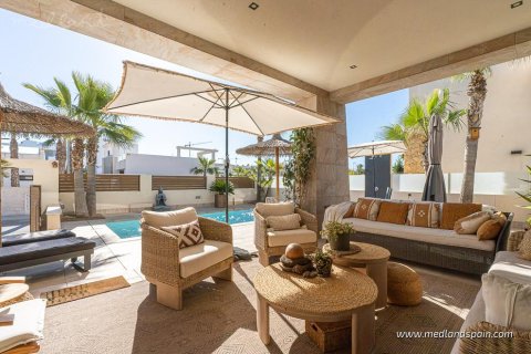 Huvila myytävänä Benijofar, Alicante, Espanja, 4 makuuhuonetta, 167 m2 No. 166152 - kuva 2