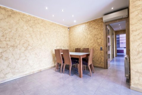 Apartment à vendre à Sant Joan Despi, Barcelona, Espagne, 4 chambres, 129 m2 No. 181319 - photo 7
