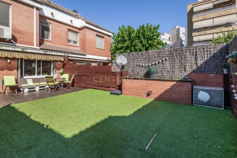 Сasa en venta en Sant Joan Despí, Barcelona, España 4 dormitorios, 219 m2 No. 181324 - foto 3