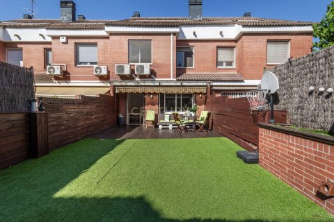 Сasa en venta en Sant Joan Despí, Barcelona, España 4 dormitorios, 219 m2 No. 181324 - foto 2