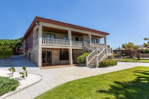Talo Sanxenxo, Pontevedra, Espanja 4 makuuhuonetta, 772 m2 No. 160133