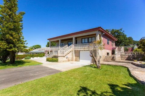 House for sale in Sanxenxo, Pontevedra, Spain 4 bedrooms, 772 sq.m. No. 160133 - photo 2