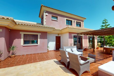 Villa till salu i Aguilas, Murcia, Spanien 5 sovrum, 474 kvm. Nr. 188726 - foto 2
