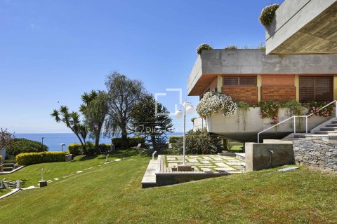 Villa for sale in Arenys de Mar, Barcelona, Spain 8 bedrooms, 965 sq.m. No. 150494 - photo 4