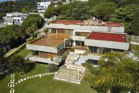 Villa for sale in Arenys de Mar, Barcelona, Spain 8 bedrooms, 965 sq.m. No. 150494 - photo 5