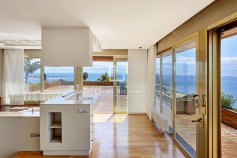 Villa for sale in Arenys de Mar, Barcelona, Spain 8 bedrooms, 965 sq.m. No. 150494 - photo 8