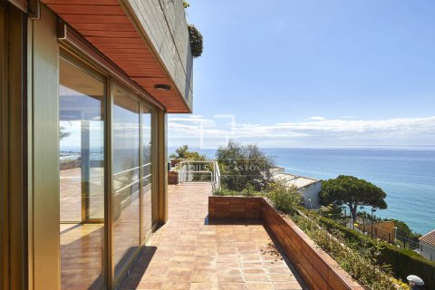 Villa for sale in Arenys de Mar, Barcelona, Spain 8 bedrooms, 965 sq.m. No. 150494 - photo 6