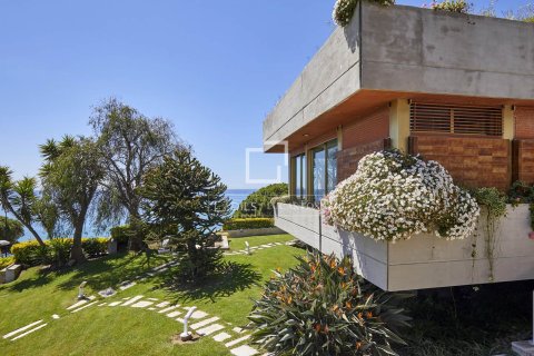 Villa for sale in Arenys de Mar, Barcelona, Spain 8 bedrooms, 965 sq.m. No. 150494 - photo 21