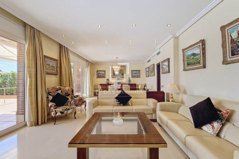 Villa for sale in Vilanova i la Geltru, Barcelona, Spain 5 bedrooms, 522 sq.m. No. 150493 - photo 18