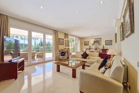 Villa for sale in Vilanova i la Geltru, Barcelona, Spain 5 bedrooms, 522 sq.m. No. 150493 - photo 3