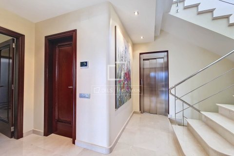 Villa for sale in Vilanova i la Geltru, Barcelona, Spain 5 bedrooms, 522 sq.m. No. 150493 - photo 17