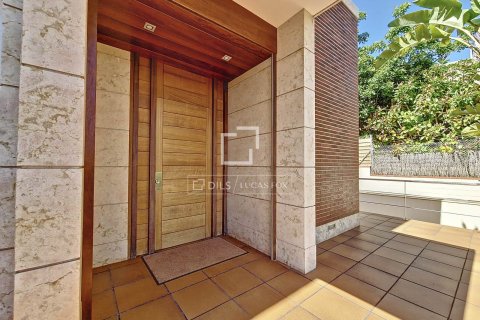 Villa for sale in Vilanova i la Geltru, Barcelona, Spain 5 bedrooms, 522 sq.m. No. 150493 - photo 9