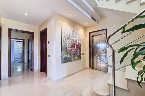 Villa for sale in Vilanova i la Geltru, Barcelona, Spain 5 bedrooms, 522 sq.m. No. 150493 - photo 11