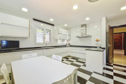 Villa for sale in Vilanova i la Geltru, Barcelona, Spain 5 bedrooms, 522 sq.m. No. 150493 - photo 30
