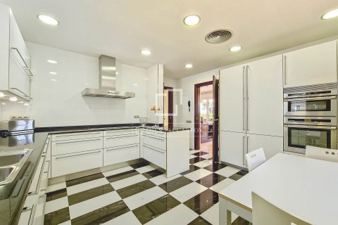 Villa for sale in Vilanova i la Geltru, Barcelona, Spain 5 bedrooms, 522 sq.m. No. 150493 - photo 4