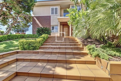 Villa for sale in Vilanova i la Geltru, Barcelona, Spain 5 bedrooms, 522 sq.m. No. 150493 - photo 8